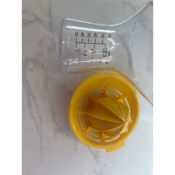 Oxo Small Citrus Juicer With Measuring Cup & Strainer - Picture 3 of 5